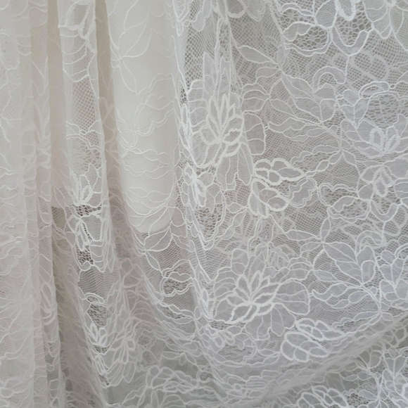 Lace dress - Picture 4 of 5